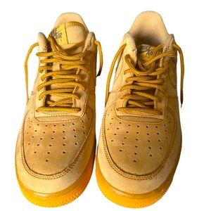 NIKE Airforce 1- Beige.